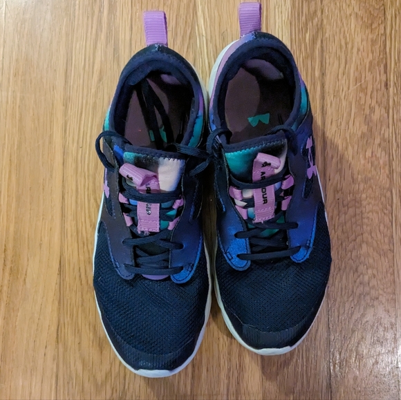 Girls Under Armour Size 5.5 - Picture 2 of 5